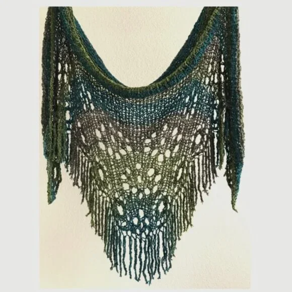 NEW Handmade Ruffle Lace Boucle Shawl - Picture 1 of 8